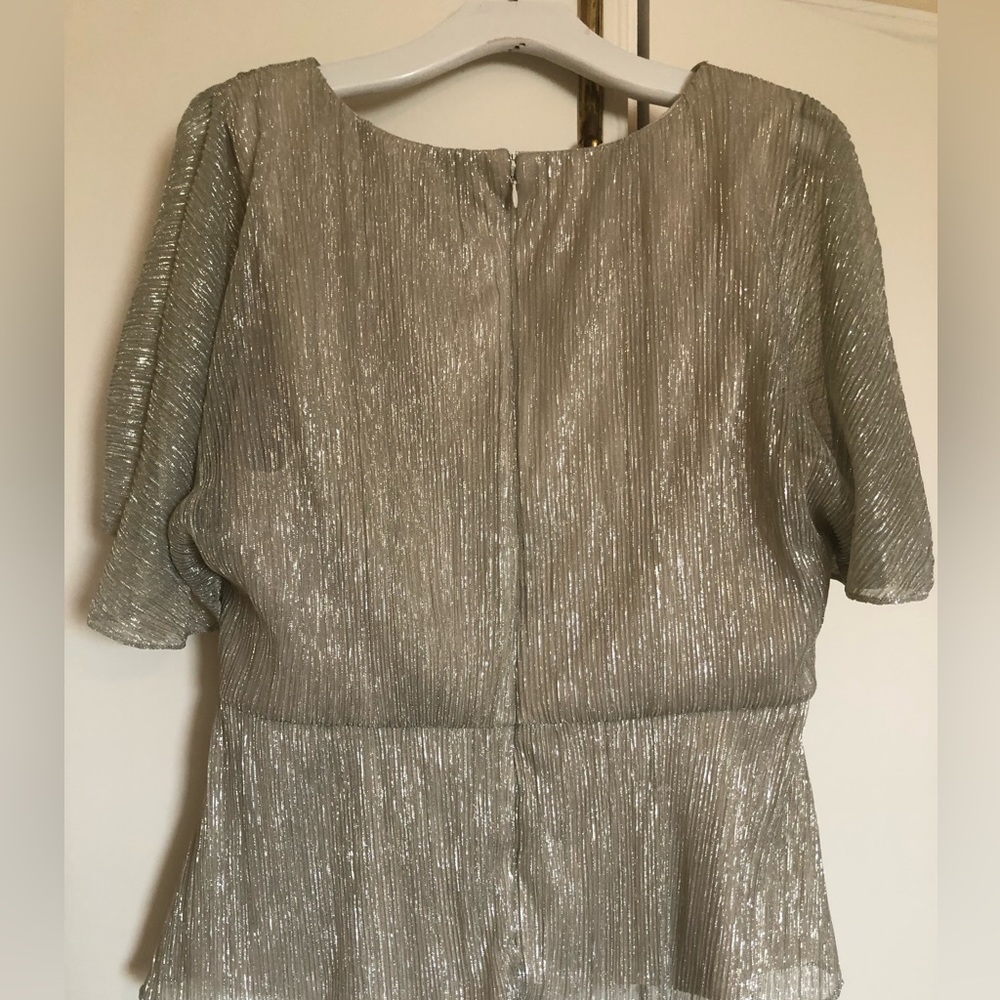 Formal and flattering top - Picture 3 of 7